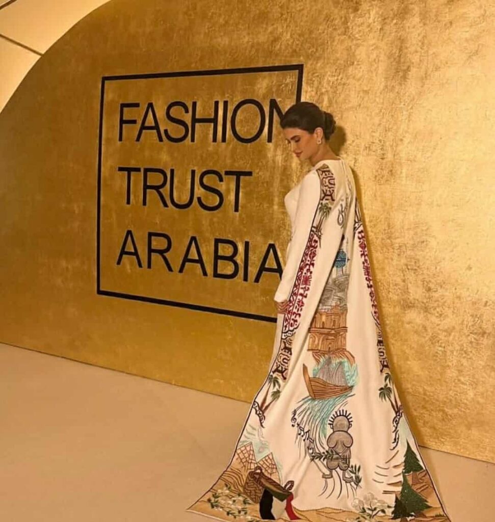 علا الفارس تتألق بفستان الحلم العربي في حفل جوائز Fashion Trust Arabia 2025