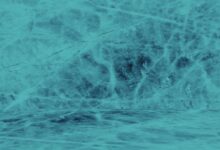 الأزرق المخضر يتصدر صيحات 2026.. اكتشفي سر جاذبيته