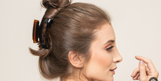 خبيرة شعر توضح خطر مشابك الشعر واستعمالها المتكرر في نفس المكان