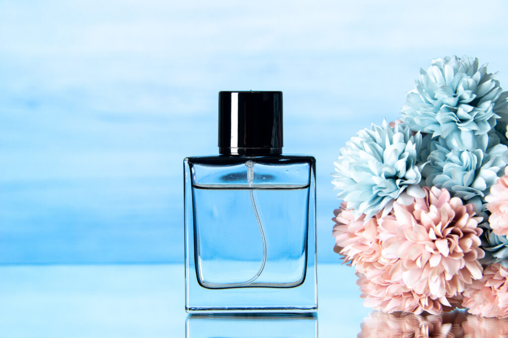 كيف تجعلين عطرك يدوم لفترة أطول؟