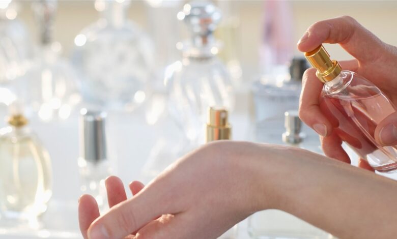 كيف تجعلين عطرك يدوم لفترة أطول؟