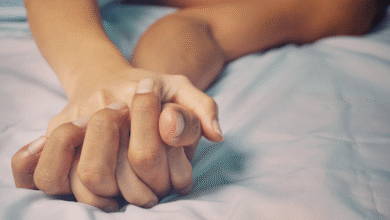 هل تعلمين ماذا يحدث لجسمك عند تبادل القبل مع الشريك؟