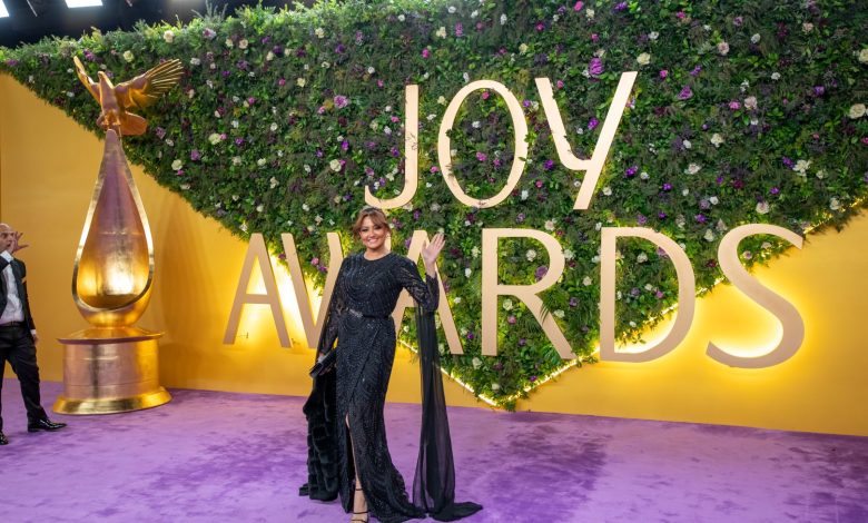 تألق النجمات والفنانات في حفل joy awards 2026
